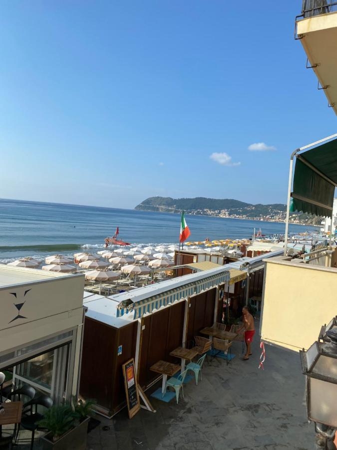 Appartamento Fronte Mare Con Terrazzo Alassio Exterior foto