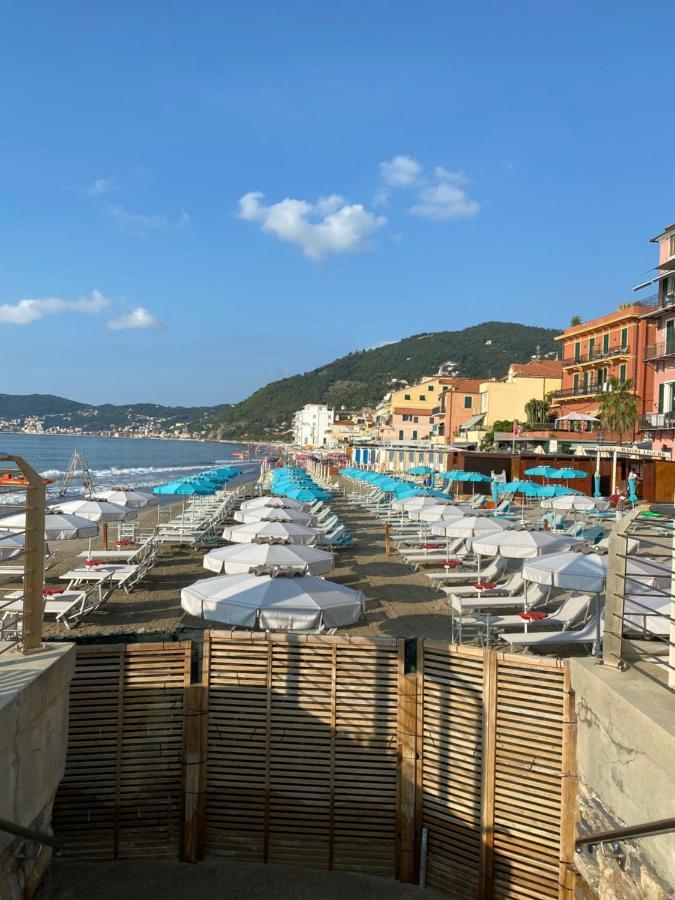 Appartamento Fronte Mare Con Terrazzo Alassio Exterior foto