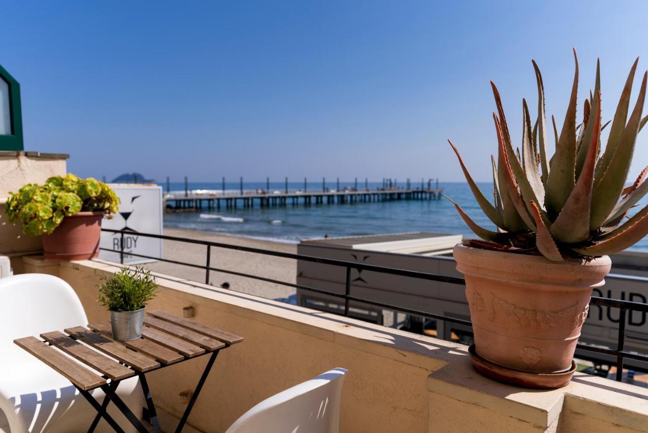 Appartamento Fronte Mare Con Terrazzo Alassio Exterior foto